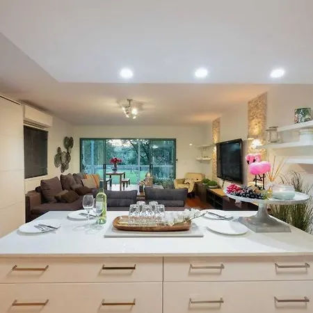 Experience More So Local Apartment *