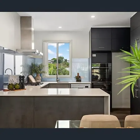 Encore Getaway Apartment *