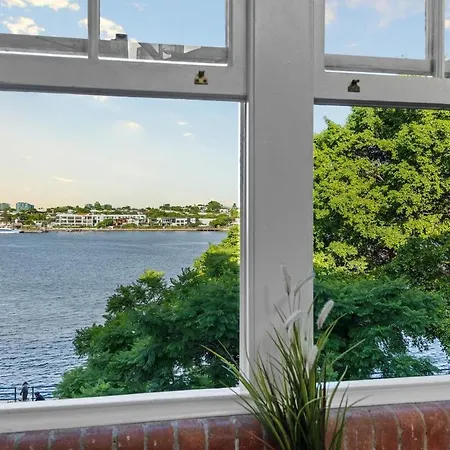 Apartment Luxury Water Views - 2bed-2bath-1car-pool *