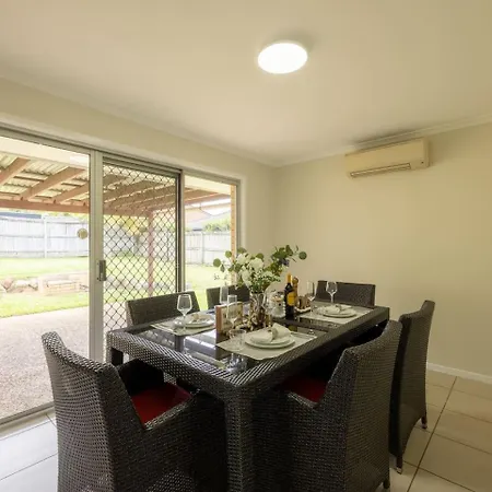 Steps To Mall And Transport 3beds Vibrance At Sunnybank Holiday home