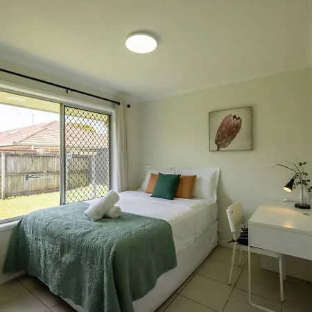 Steps To Mall And Transport 3beds Vibrance At Sunnybank Holiday home *