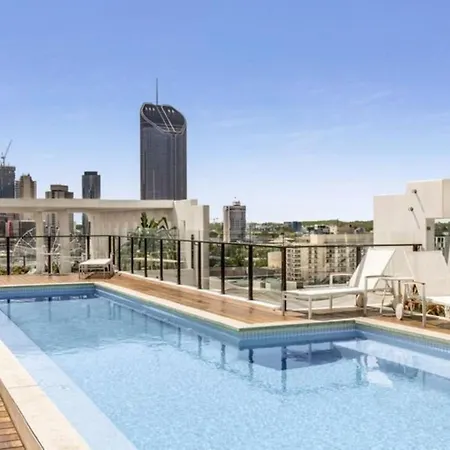 Beautiful 2b2b Apart. In South Apartment
