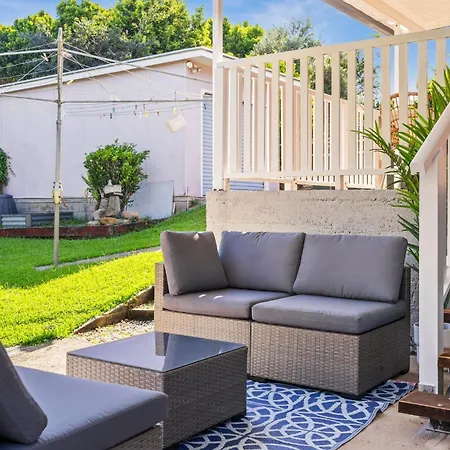 Spacious 3-Bed Home With Gym & Outdoor Retreat Holiday home