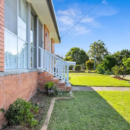 Spacious 3-Bed Home With Gym & Outdoor Retreat * Brisbane