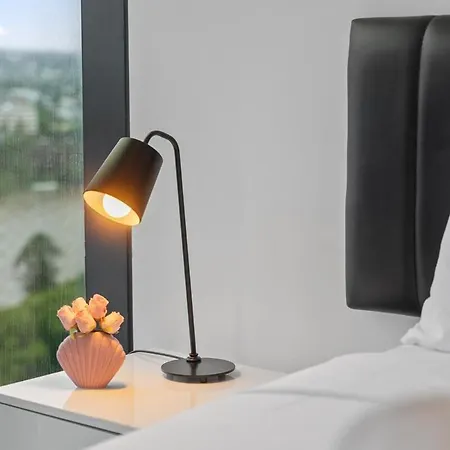 Marvelous 2br 2ba Skytower With Private Balcony Apartment Brisbane