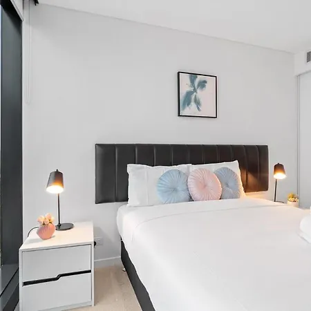 Marvelous 2br 2ba Skytower With Private Balcony Brisbane