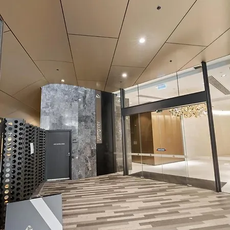 Marvelous 2br 2ba Skytower With Private Balcony * Brisbane