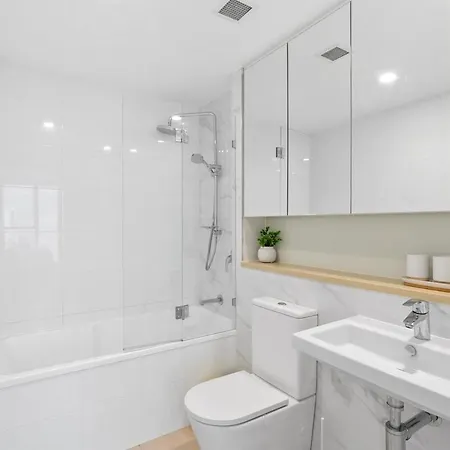 Marvelous 2br 2ba Skytower With Private Balcony Apartment *
