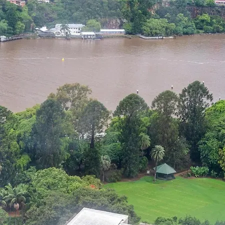 Marvelous 2br 2ba Skytower With Private Balcony * Brisbane