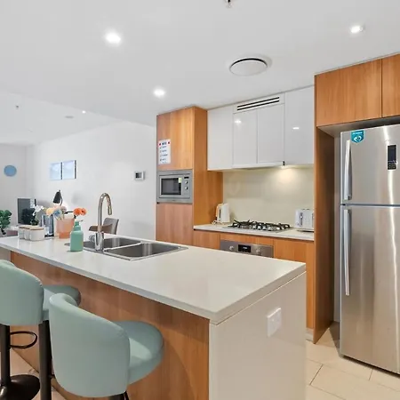Marvelous 2br 2ba Skytower With Private Balcony Apartment Brisbane