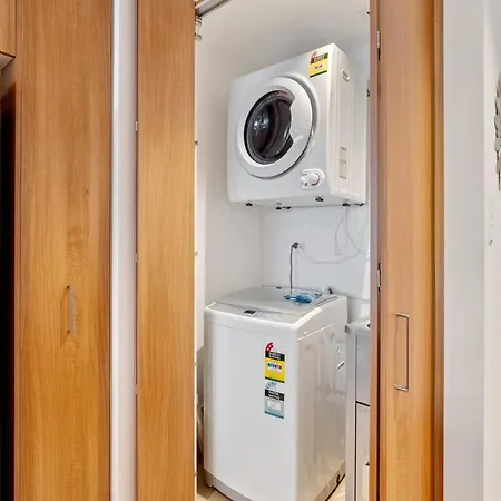 Marvelous 2br 2ba Skytower With Private Balcony Brisbane
