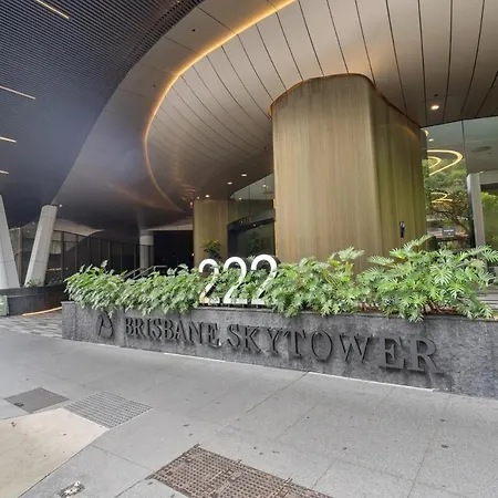 Marvelous 2br 2ba Skytower With Private Balcony * Brisbane