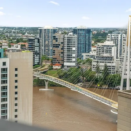 Marvelous 2br 2ba Skytower With Private Balcony * Brisbane