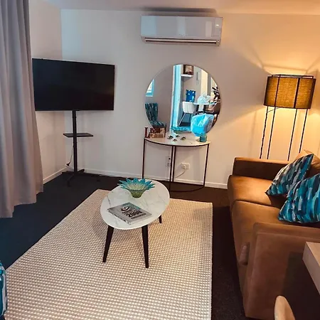 Apartment Discover Urban Bliss In Our 1-bedroom Apartment! Views And Cultural Gems *