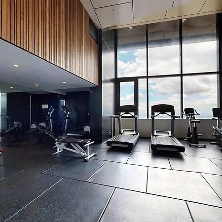 Oasis Retreat On Level 71 In Skytower Apartment *