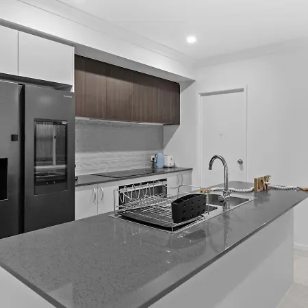 1mins To Mall Brandnew 4beds Cozy With Ducted Ac Holiday home *