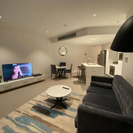 Modern Escape - Skytower 1b In Cbd C1 Apartment *