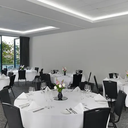 Courtyard By Marriott South Bank 4*