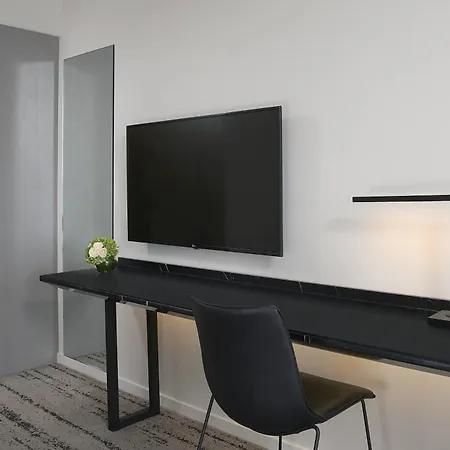 Courtyard By Marriott South Bank 4*
