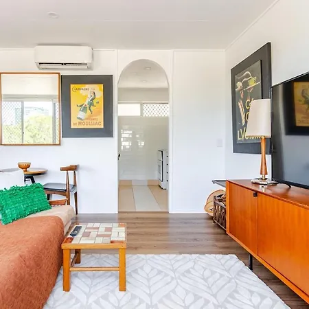 Apartment Mid Century Pad 1bed 1bath 1car 10 Mins To Cbd