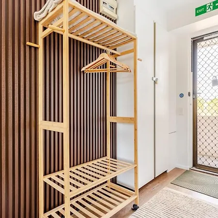 Mid Century Pad 1bed 1bath 1car 10 Mins To Cbd