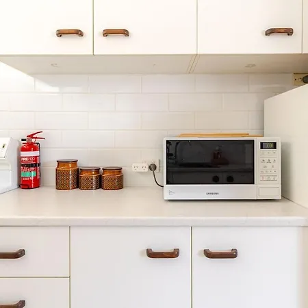 Mid Century Pad 1bed 1bath 1car 10 Mins To Cbd Apartment