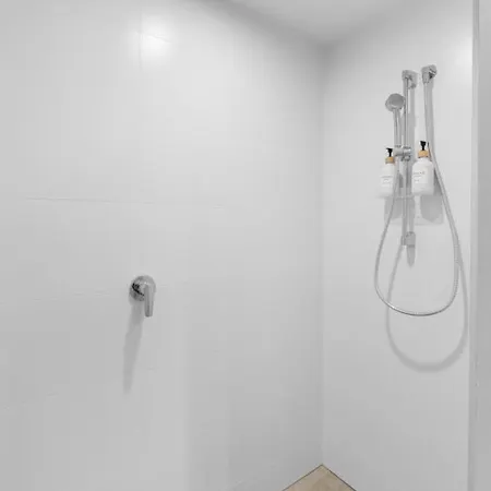 The Eton - Brand New Nundah Modern 1 Bedroom With Parking, Netflix Apartment Brisbane