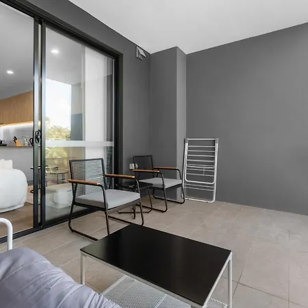 The Eton - Brand New Nundah Modern 1 Bedroom With Parking, Netflix Apartment *