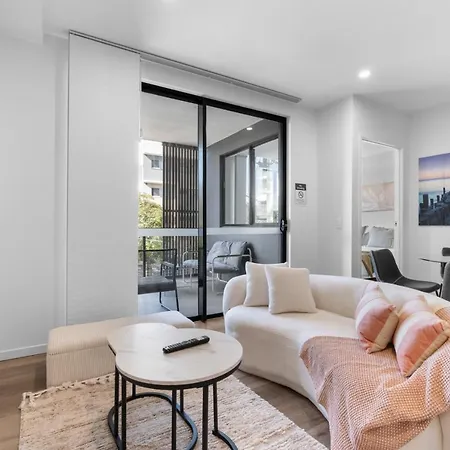 The Eton - Brand New Nundah Modern 1 Bedroom With Parking, Netflix Apartment