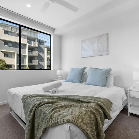The Eton - Brand New Nundah Modern 1 Bedroom With Parking, Netflix Apartment