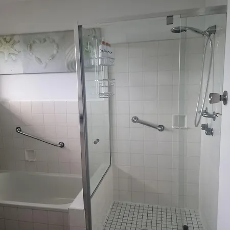 Sweet For Guests 10 Mins To Cbd Holiday home