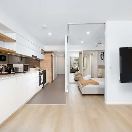 Chic Escape 2br Near Convention Centre Apartment