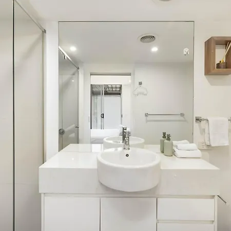 Chic Escape 2br Near Convention Centre