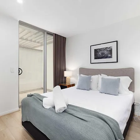 Chic Escape 2br Near Convention Centre Apartment