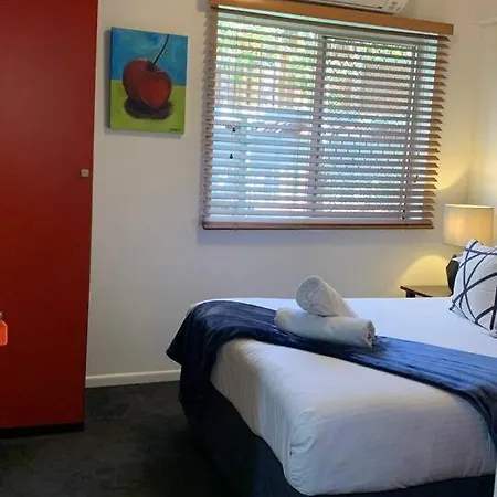 Lux Urban Retreat, 3bed, 3bath *