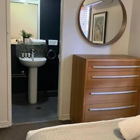 Apartment Lux Urban Retreat, 3bed, 3bath *