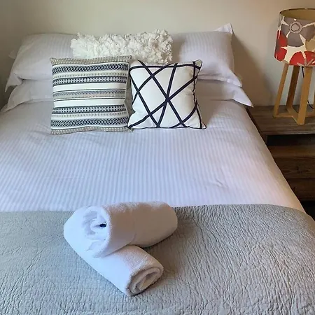 Lux Urban Retreat, 3bed, 3bath Apartment *