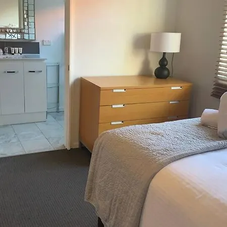 Lux Urban Retreat, 3bed, 3bath Apartment *