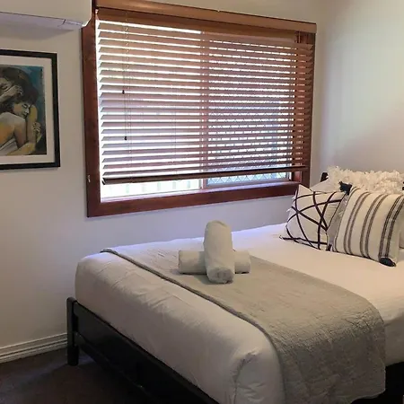 Apartment Lux Urban Retreat, 3bed, 3bath *