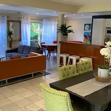 Lux Urban Retreat, 3bed, 3bath *