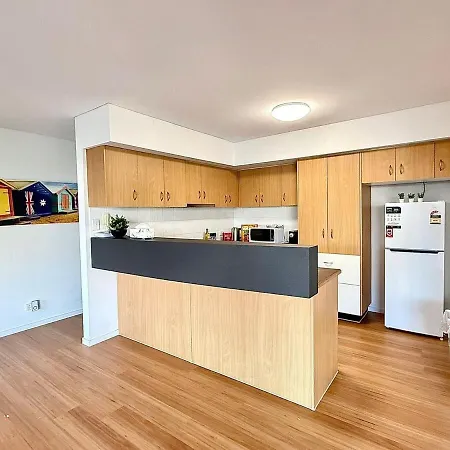 Kangaroo Point - Being Everywhere At Once! Spacious 3 Bedroom Apartment, Location! Free Carpark * Brisbane