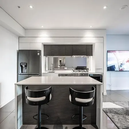 Noir Reverie - Designer By The River, Free Carpark, Gym & Pool Brisbane