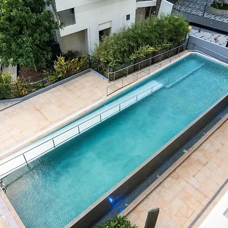 Noir Reverie - Designer By The River, Free Carpark, Gym & Pool *