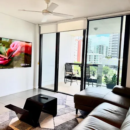 Apartment Noir Reverie - Designer By The River, Free Carpark, Gym & Pool Brisbane