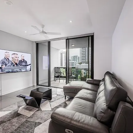 Noir Reverie - Designer By The River, Free Carpark, Gym & Pool Brisbane