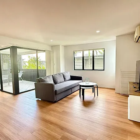 Kangaroo Point - Being Everywhere At Once! Spacious 3 Bedroom Apartment, Location! Free Carpark * Brisbane