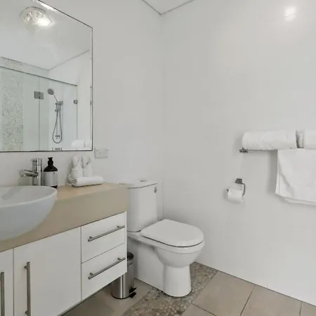 5beds Luxu With Pool And Ac Conveniently Located Brisbane