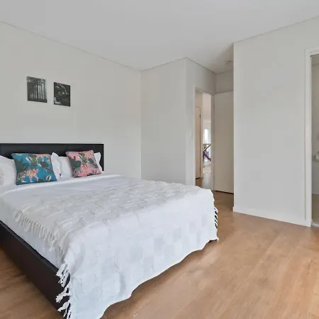 5beds Luxu With Pool And Ac Conveniently Located