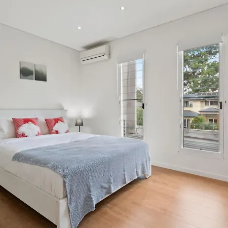 5beds Luxu With Pool And Ac Conveniently Located Brisbane
