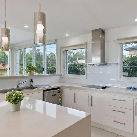 5beds Luxu With Pool And Ac Conveniently Located * Brisbane